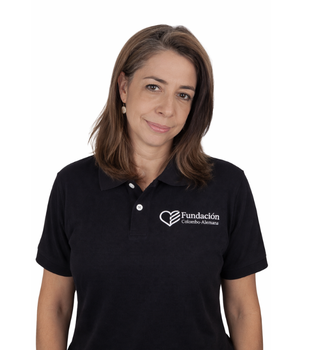 <p>“Viví 12 años en Alemania. <span class="wixui-rich-text__text">Aprendí el alemán en Hamburgo,</span> ciudad universitaria. Al aprender este idioma despertó en mi la necesidad de enseñarlo. Mis clases parten de las diferentes fortalezas y dificultades<br class="wixui-rich-text__text" />de cada estudiante en la inmersión dentro de la cultura y la lengua alemana”.</p>
