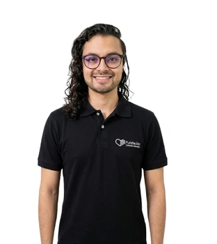 <p>“Siempre he pensado que aprender alemán puede ser divertido. Mi objetivo como docente es brindar herramientas a mis estudiantes para que aprendan este maravilloso idioma de una manera práctica y ayudarles a hacer sus proyectos realidad. Soy licenciado en filología e idiomas: Alemán y tengo una amplia experiencia en la dirección de cursos intensivos y la preparación de estudiantes para exámenes oficiales, buscando cada vez implementar nuevas estrategias y herramientas que faciliten el aprendizaje virtual de la lengua.”</p>
