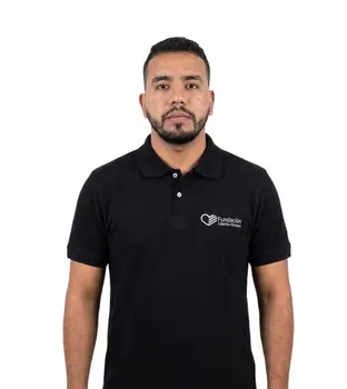 <p>“El alemán siempre ha sido mi idioma preferido. El país y su cultura me abrieron las puertas a la academia y multiculturalidad. Llevo 4 años enseñando alemán, y actualmente trabajo y estudio en Estados Unidos. Me gusta mucho utilizar elementos como la música, prensa y multimedia en mis clases para motivar a mis estudiantes y brindar contacto inmediato con la lengua”.</p>
