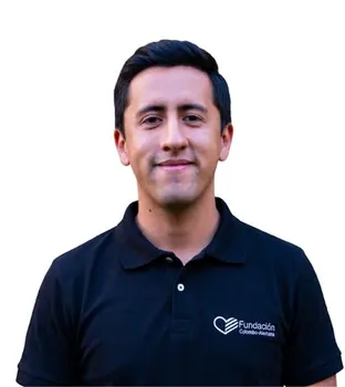 <p>He tenido la oportunidad de vivir y trabajar en Alemania desde desde diferentes puntos de vista, lo que me ha permitido sumergirme en su fascinante cultura y lengua. Me entusiasma enseñar alemán de manera práctica y situacional, creando espacios de interacción que faciliten la comunicación efectiva desde el primer día. Mi objetivo es motivar a los estudiantes a descubrir lo enriquecedor que es aprender alemán y cómo este idioma puede abrir puertas en diversas áreas profesionales y personales.</p>
