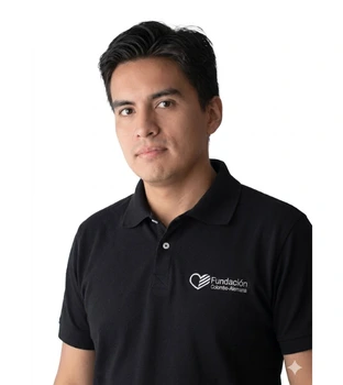 <p>“He tenido un interés por la cultura alemana desde muy pequeño. Mi conexión con el alemán ha sido fruto de un camino lleno de exploraciones en historia, literatura, música e incluso experiencias culturales significativas. Los idiomas han sido mi gran herramienta para entender las infinitas posibilidades que ofrece el mundo y eso busco transmitir en mi aprendizaje y enseñanza”.</p>
