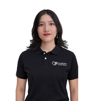 <p>Al empezar la universidad, descubrí el camino del alemán. El idioma me sorprendió desde la primera clase y quise seguir aprendiéndolo desde entonces. Lo que más me llamo la atención fueron sus palabras largas e interesante estructura. Al saber solo español e inglés, nunca me había topado con un idioma con este tipo de gramática, esto solo impulsó mi interés. Mi aprendizaje de la enseñanza de idiomas extranjeros y el alemán van de la mano. Mientras descubría más del idioma, más me interesaba enseñárselo a otras personas. Tengo una pasión por facilitar el conocimiento a las personas, por lo que disfruto ver en otros e mismo interés que yo tengo con el alemán, lengua que me ha dado muchas oportunidades.</p>
