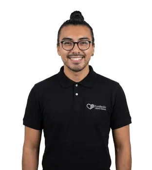 <p>“Viví y estudié en Alemania. Trabajé en diferentes proyectos en el DAAD, Goethe-Institut Kolumbien e Instituto Colombo-Alemán para la Paz. Me gusta promover la relación política y académica, entre Colombia y Alemania; me gusta viajar; me gusta aprender sobre las culturas, de las personas y las comunidades que visito”.</p>
