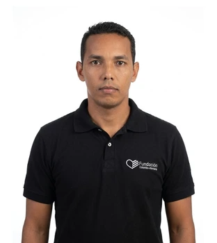 <p>” Soy un apasionado de la lengua y cultura alemana.  Estudié idiomas extranjeros e hice una maestría en Lingüística alemana y en la enseñanza del alemán como lengua extranjera. Disfruto enseñar alemán y observar cómo mis estudiantes son capaces de comunicarse en otra lengua y aprender de una de las culturas que más influencia ha tenido en nuestra costa caribe”.</p>
