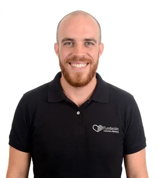 <p>“Viví y trabajé en Alemania. Me sumergí en su cultura y su lengua. Fuí testigo de cosas maravillosas y únicas que renovaron mi visión y misión sobre el mundo y la vida. Por esto, y más,  te quisiera invitar a traves de clases interactivas a emprender tu siguiente aventura. ¡Comencemos juntos!”</p>
